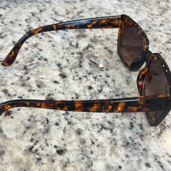 Diff Becky ll wild tortoise gray polarized, sunglasses - Picture 2 of 4